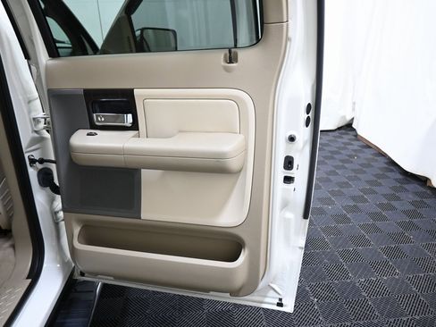 Used 2006 Lincoln Mark LT 4x4 image 23