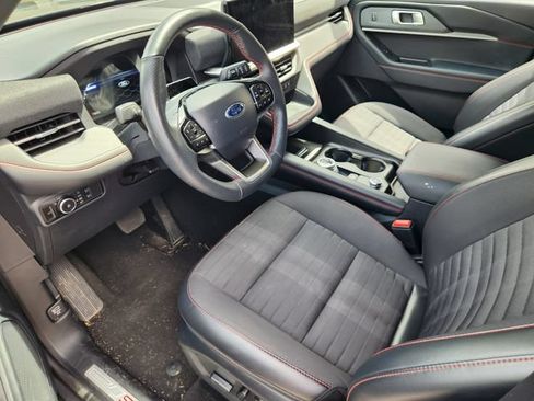 Used 2025 Ford Explorer ST-Line AWD/4WD image 7