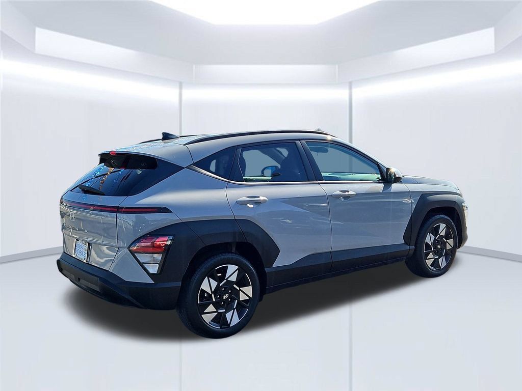 Used 2025 Hyundai Kona SEL FWD image 5