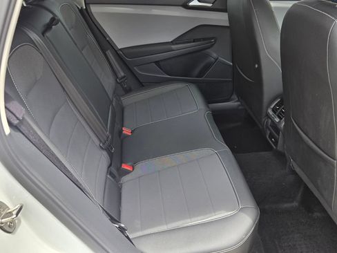 Certified 2023 Volkswagen Taos SE FWD image 15