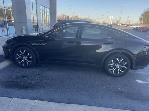 Used 2024 Toyota Crown XLE image 4