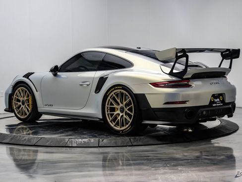 Used 2018 Porsche 911 GT2 RS w/ Weissach Package RWD image 12