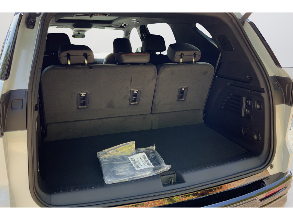 New 2027 Chevrolet Traverse RS w/ LPO, Floor Liner Package FWD image 22