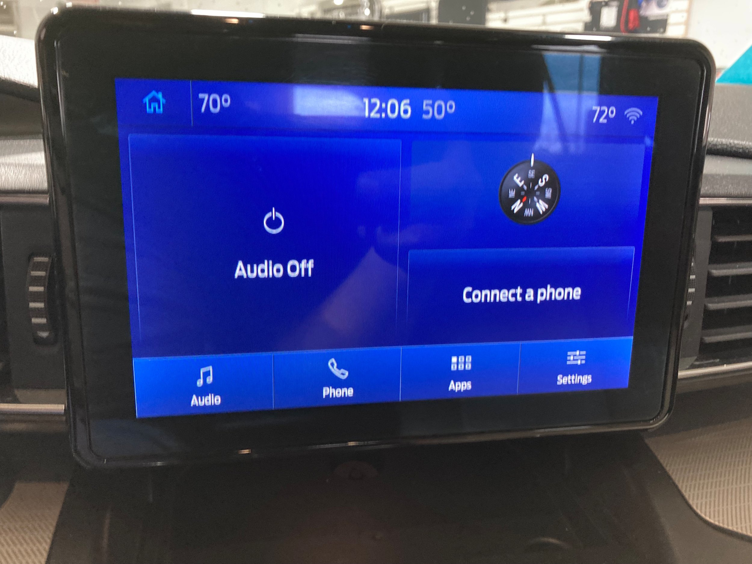 Used 2020 Ford Explorer XLT w/ Equipment Group 202A AWD/4WD image 26