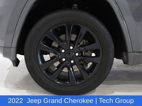 Used 2022 Jeep Grand Cherokee Laredo X image 6