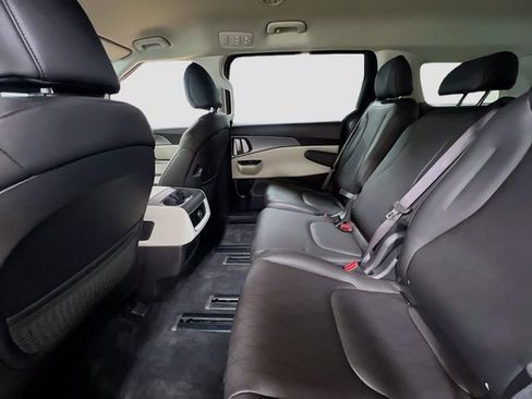 Certified 2024 Kia Carnival LX image 24