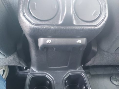 Used 2018 Jeep Wrangler Unlimited Sport S AWD/4WD image 11