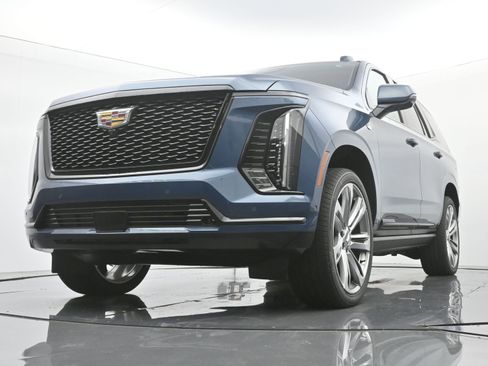 New 2025 Cadillac Escalade Sport Platinum w/ LPO, Floor Liner Package image 15