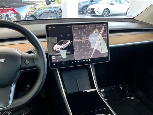 Used 2021 Tesla Model Y Long Range image 9