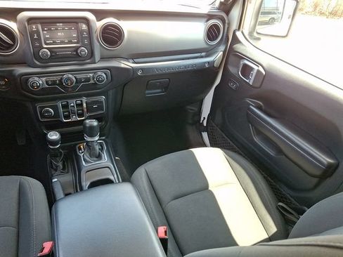 Used 2018 Jeep Wrangler Unlimited Sport S AWD/4WD image 16