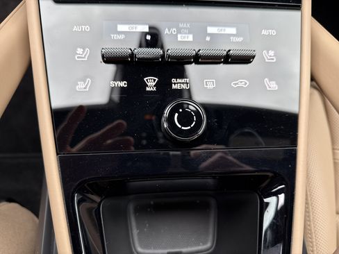 Used 2024 Porsche Cayenne Coupe image 30