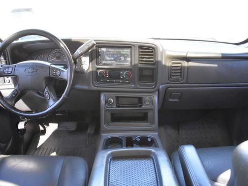 Used 2007 Chevrolet Silverado 2500 LT w/ Heavy-Duty Power Package AWD/4WD image 13