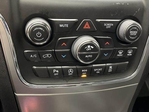 Used 2018 Jeep Grand Cherokee Limited image 21