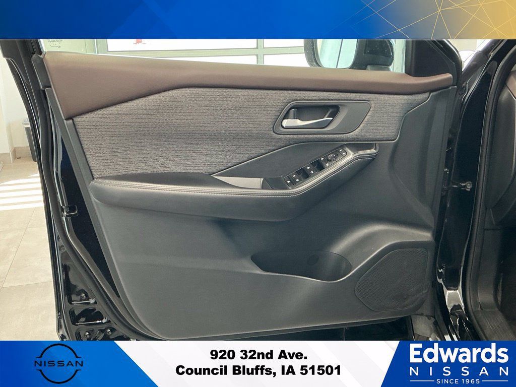 Used 2021 Nissan Rogue SV AWD/4WD image 19