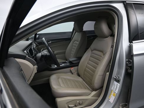 Used 2018 Ford Fusion SE w/ Fusion SE Technology Package FWD image 15