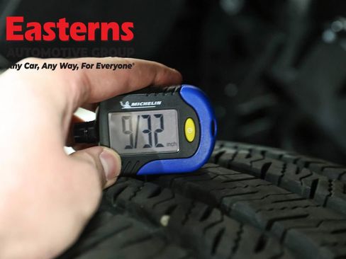 Used 2025 Jeep Wrangler Unlimited Sahara AWD/4WD image 24