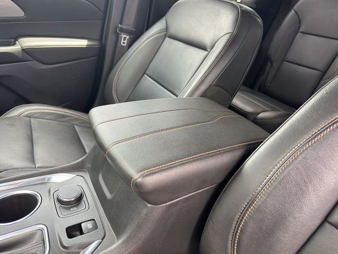 Used 2019 Chevrolet Traverse RS FWD image 12