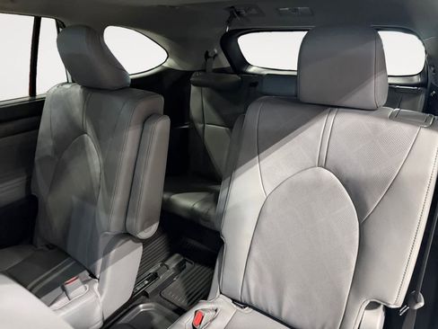 New 2026 Toyota Highlander Platinum AWD/4WD image 13