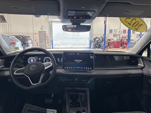 Used 2025 Volkswagen Tiguan S image 6