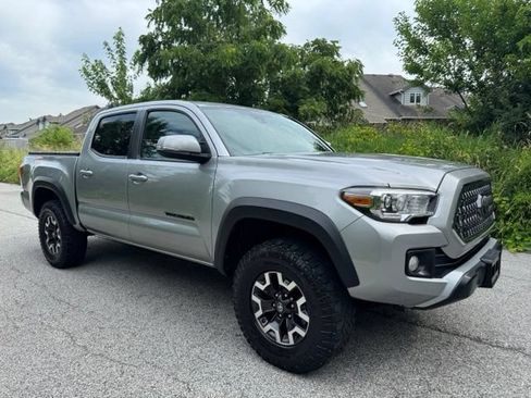 Used 2019 Toyota Tacoma TRD Off-Road AWD/4WD image 4