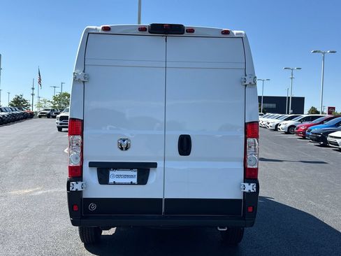 Used 2024 RAM ProMaster 2500 w/ Convenience Group FWD image 4