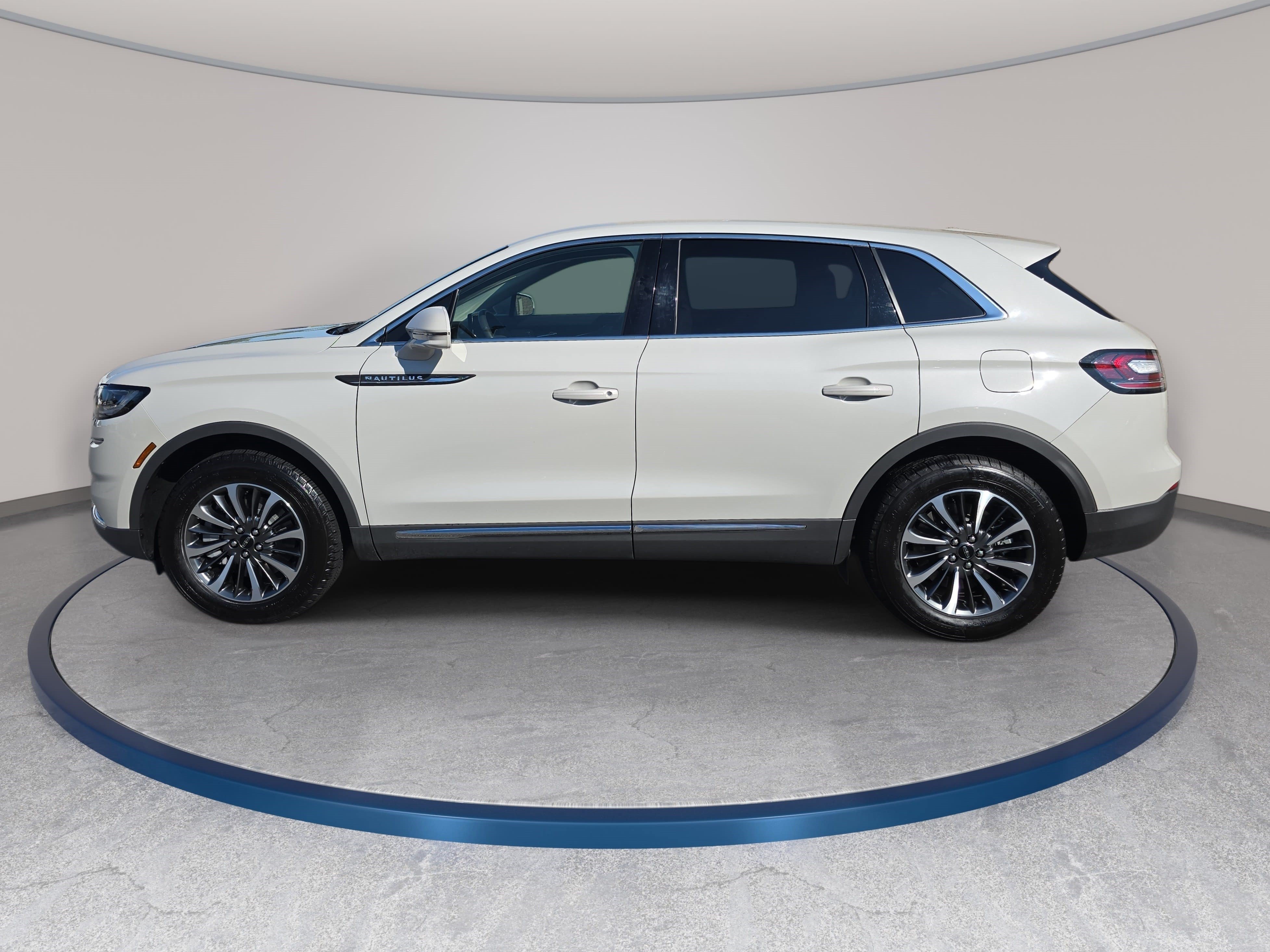 Certified 2023 Lincoln Nautilus Reserve AWD/4WD image 8