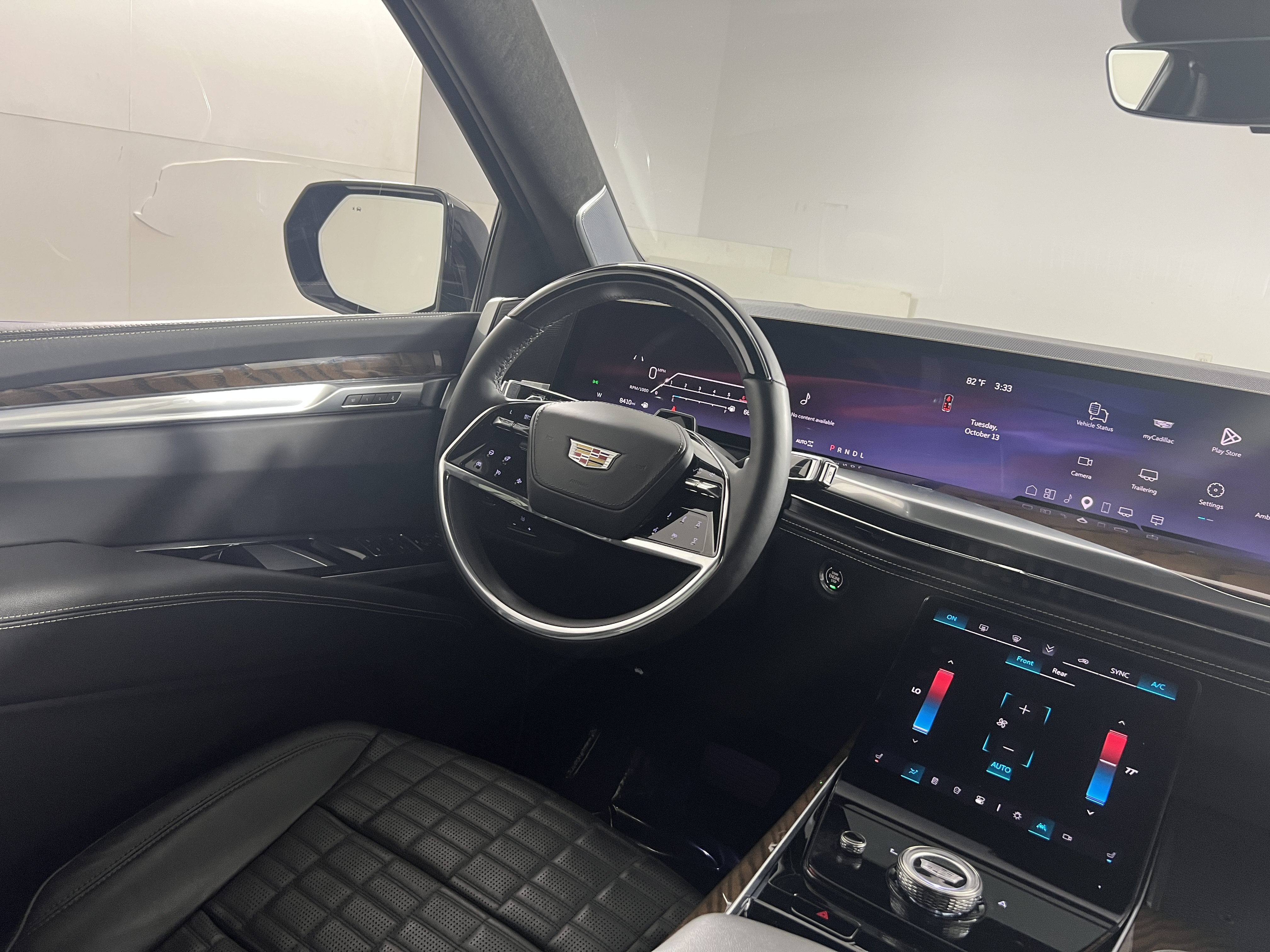 Used 2026 Cadillac Escalade Platinum Sport w/ LPO, ONYX Package AWD/4WD image 10
