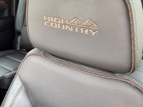 Used 2021 Chevrolet Suburban High Country w/ Premium Package image 24