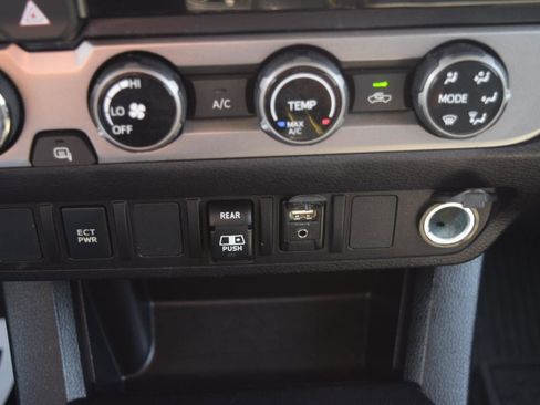 Used 2018 Toyota Tacoma SR5 image 23