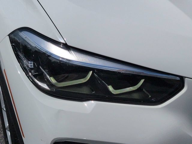 Used 2019 BMW X5 xDrive40i w/ Parking Assistance Package AWD/4WD image 10