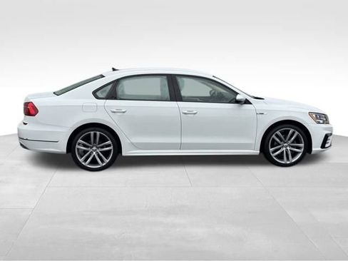 Used 2018 Volkswagen Passat 2.0T R-Line image 2