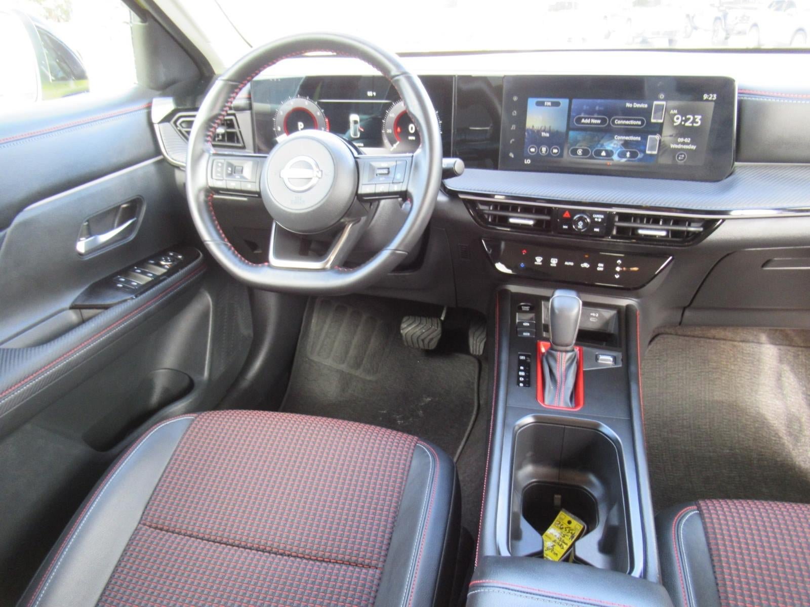 Used 2025 Nissan Kicks SR FWD image 13