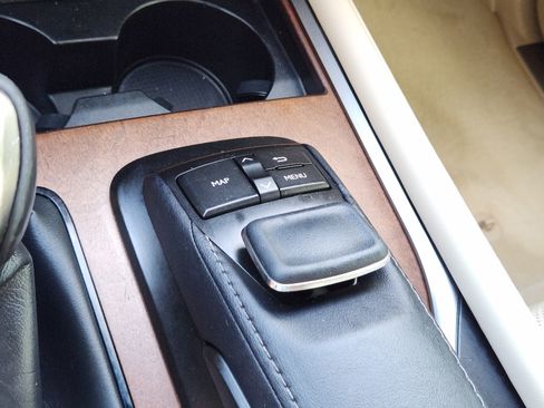 Used 2021 Lexus LX 570 4WD w/ Luxury Package image 19