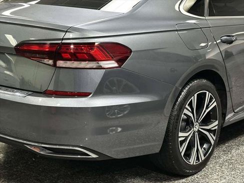 Used 2022 Volkswagen Passat 2.0T SE FWD image 10
