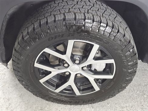 Used 2024 Jeep Grand Cherokee Limited image 11