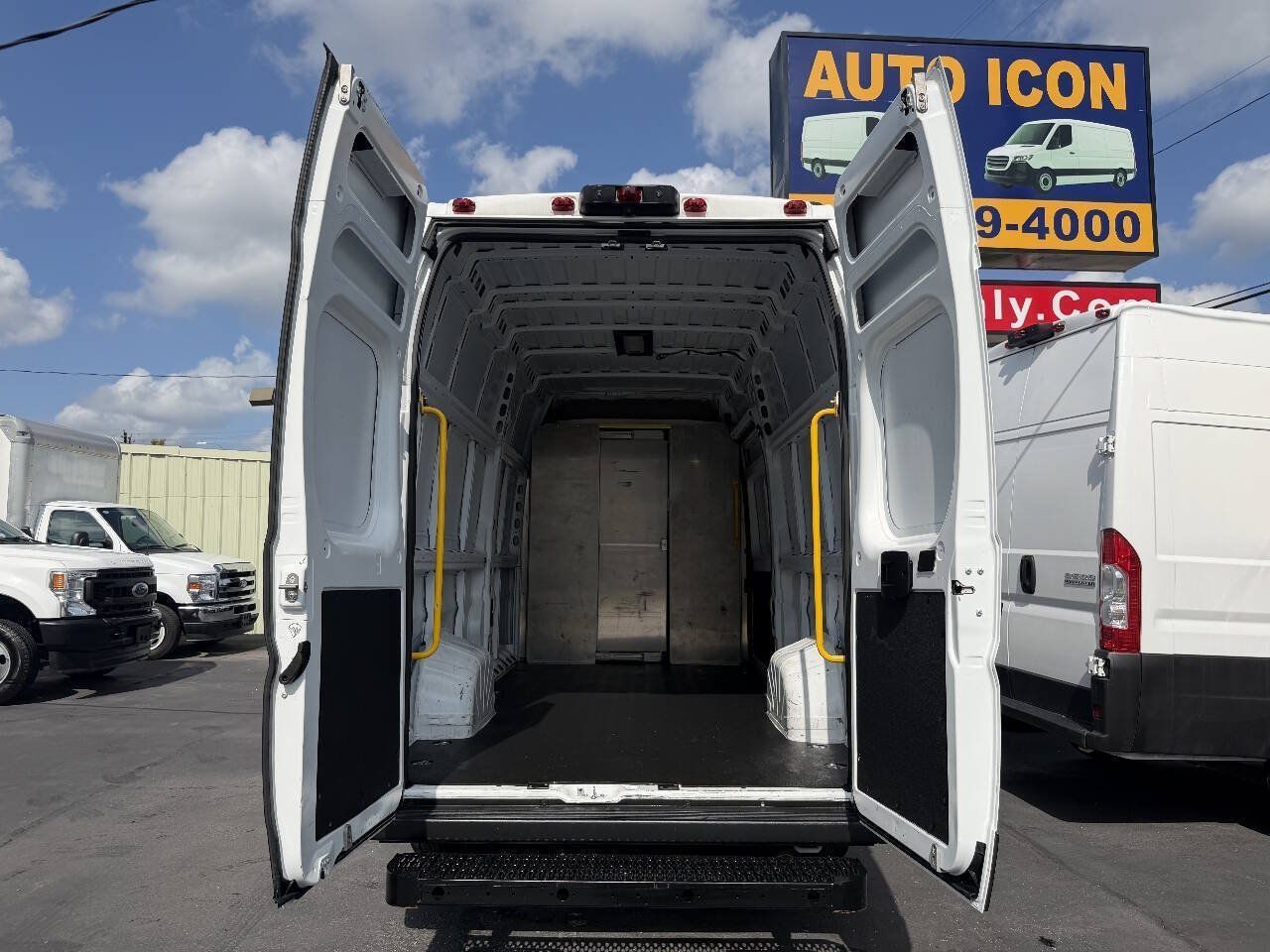 Used 2023 RAM ProMaster 3500 w/ Lane Management Group FWD image 12