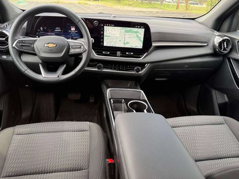 Used 2025 Chevrolet Equinox LT w/ Safety and Technology Package FWD image 14