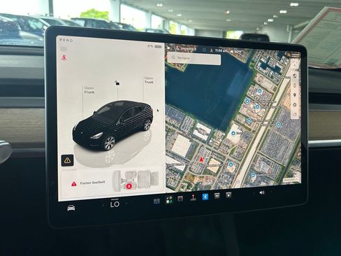 Used 2024 Tesla Model Y Long Range AWD/4WD image 21