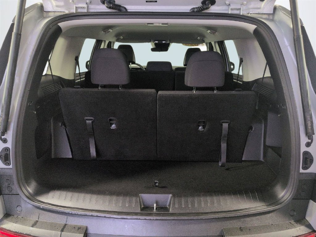 Used 2025 Hyundai Santa Fe SE FWD image 16