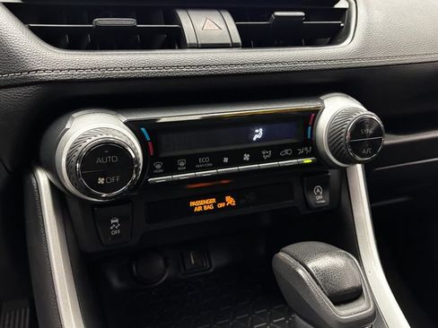 Used 2021 Toyota RAV4 XLE FWD image 22