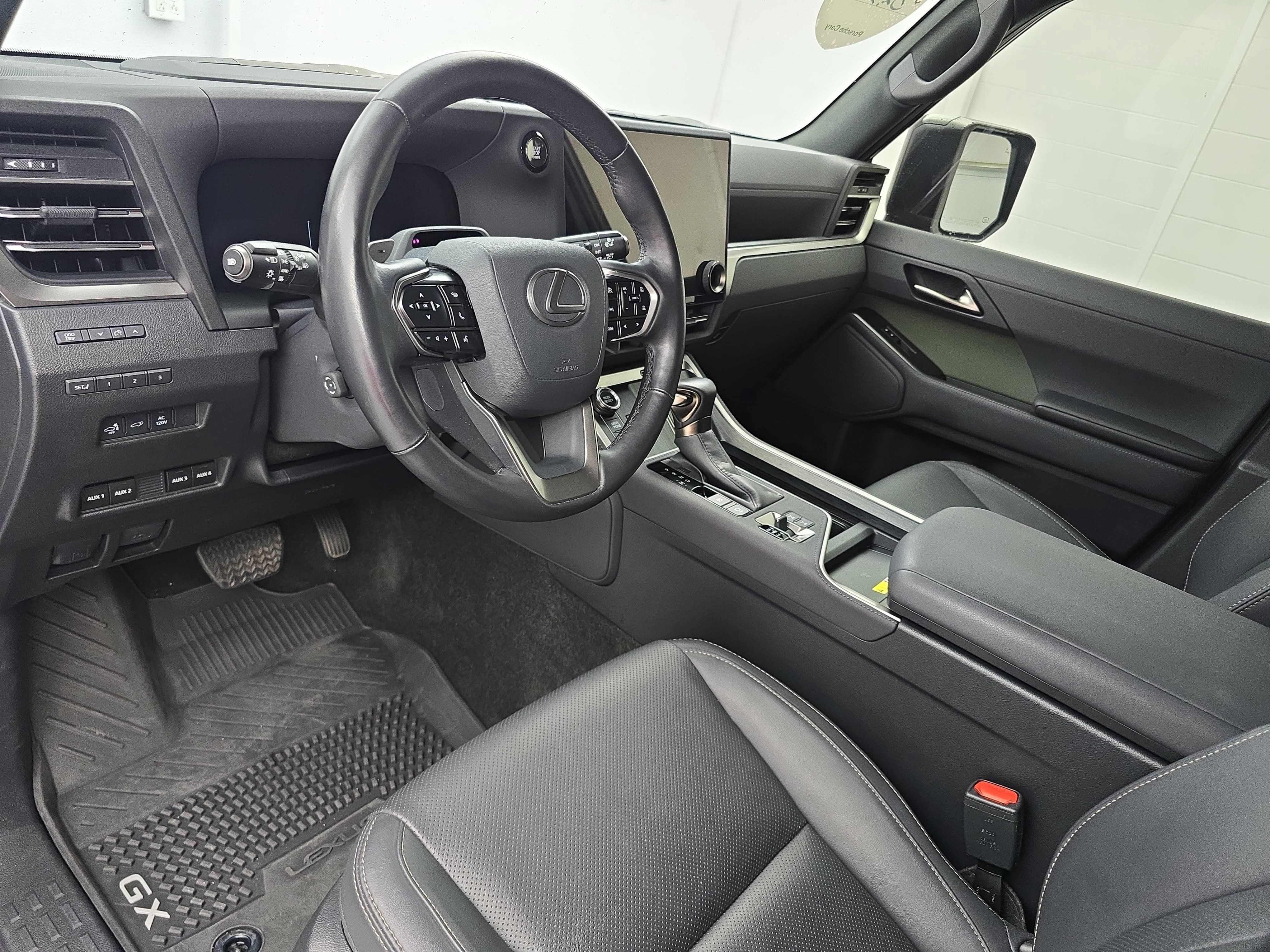 Used 2025 Lexus GX 550 AWD/4WD image 4