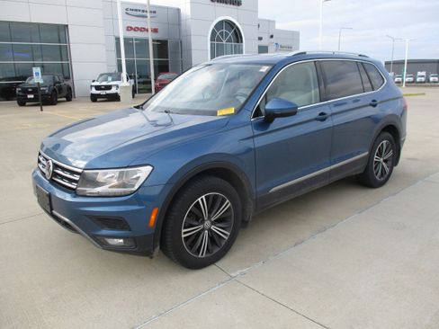 Used 2019 Volkswagen Tiguan SEL w/ 3rd Row Seat Package image 1
