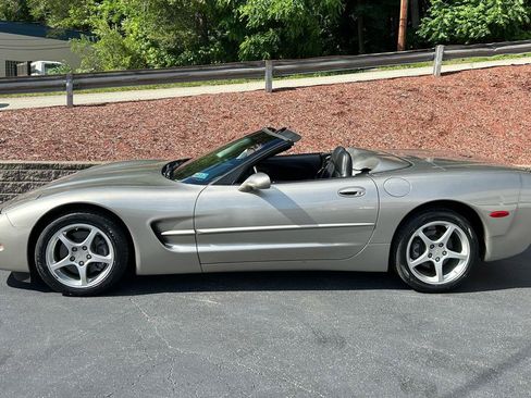 Used 2000 Chevrolet Corvette Convertible RWD image 4