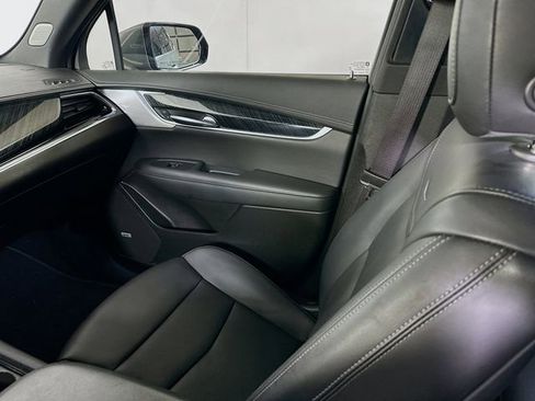 Used 2022 Cadillac XT6 Premium Luxury AWD/4WD image 24