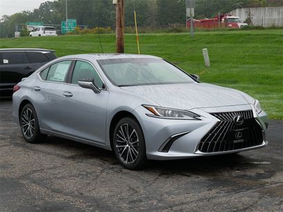 New 2025 Lexus ES 300h w/ Premium Package