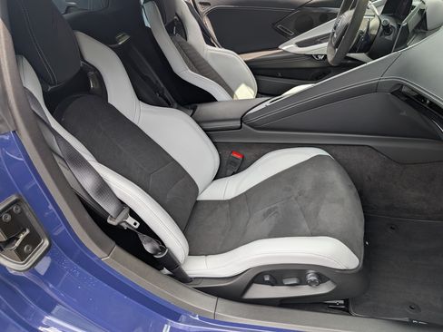 Used 2025 Chevrolet Corvette Stingray Preferred Cpe w/ Z51 Performance Package RWD image 18