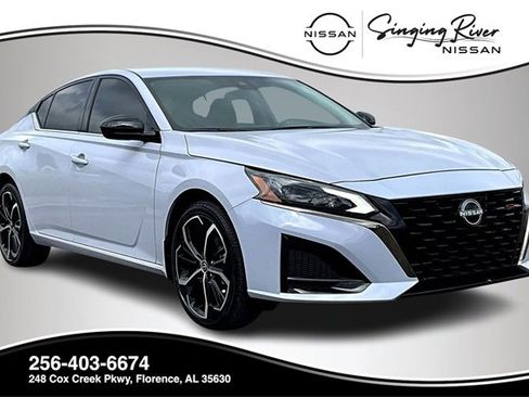 Certified 2024 Nissan Altima 2.5 SR image 1