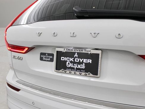 Used 2022 Volvo XC60 B5 Momentum w/ Advanced Package FWD image 33