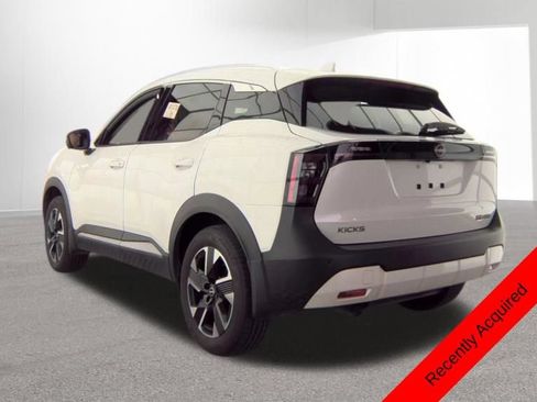 Used 2025 Nissan Kicks SR AWD/4WD image 3