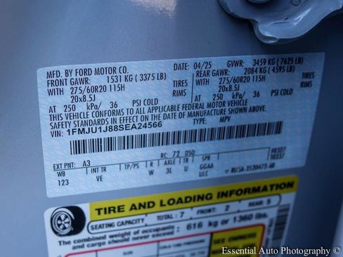 Used 2025 Ford Expedition Active image 34